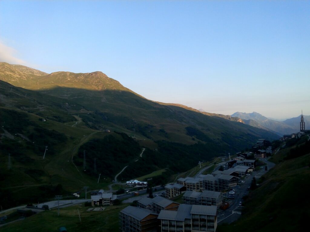 Dernier soleil levant sur la vallée